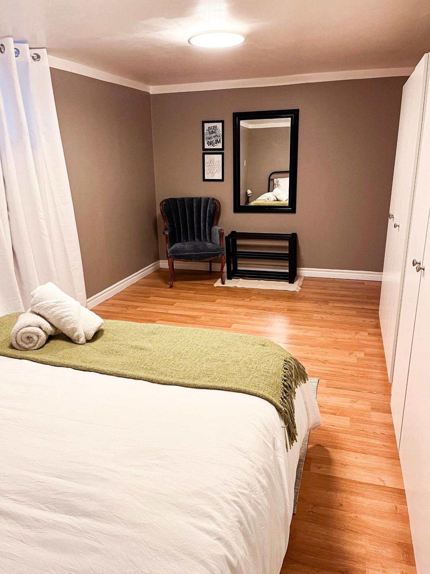 Peaceful 4bdrm 5mins To Clifton Hill * Niagara Falls