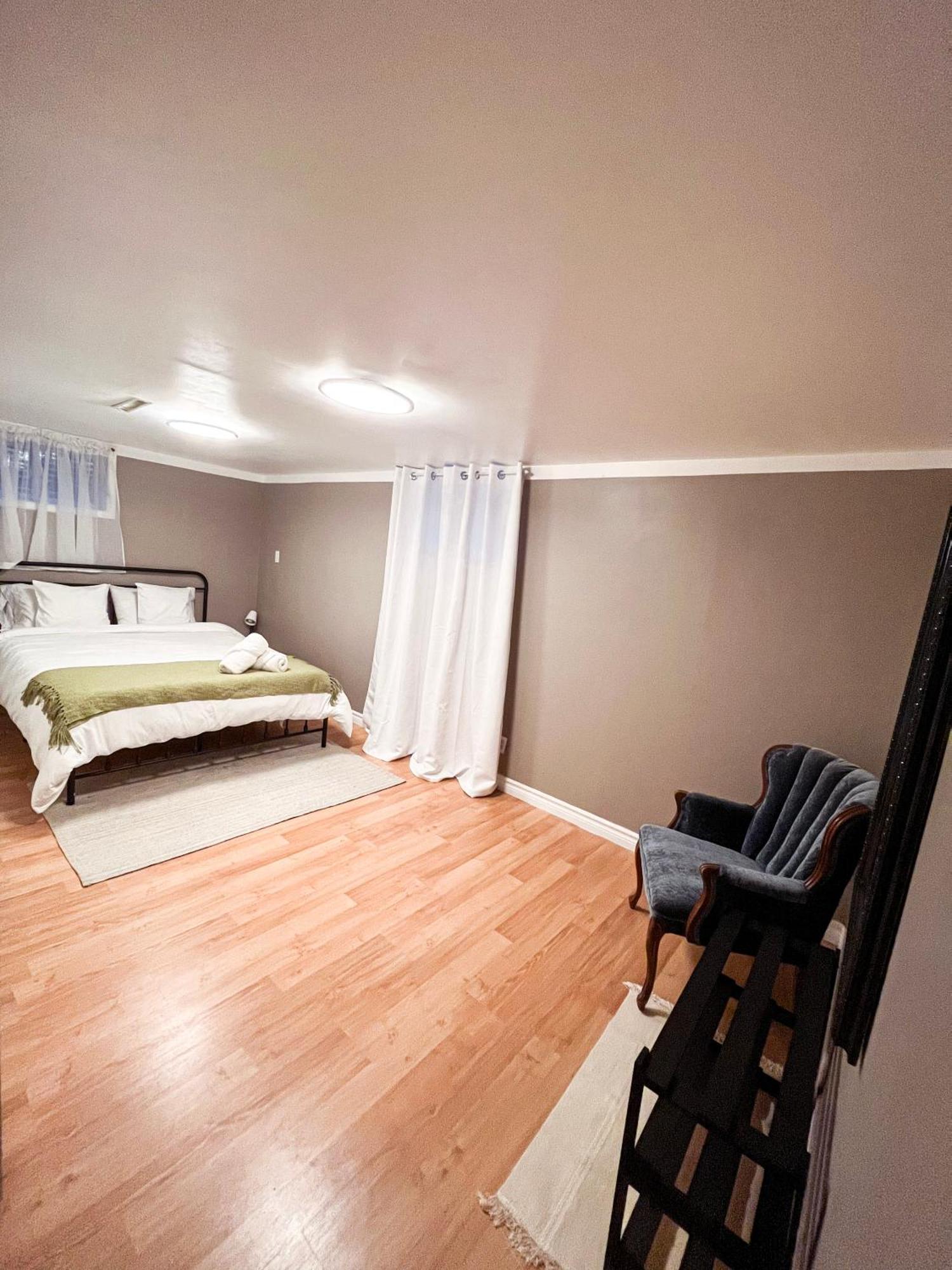 Peaceful 4bdrm 5mins To Clifton Hill * Niagara Falls